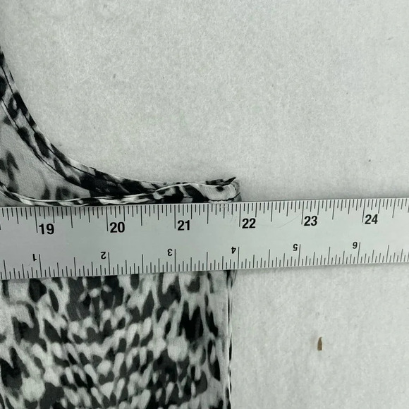 New York & Company Blouse Womens L Black Animal Print V-Neck Collared Sleeveless - Picture 3 of 11